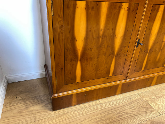 WMK I Eleganter und neuwertiger Stilmöbel Wohnzimmer Schrank im englischen gregorianischen Stil mit verspiegelter Bar I Vitrine Bücher Regal Highboard Bibliothek Regency Vintage Berlin Dresden München