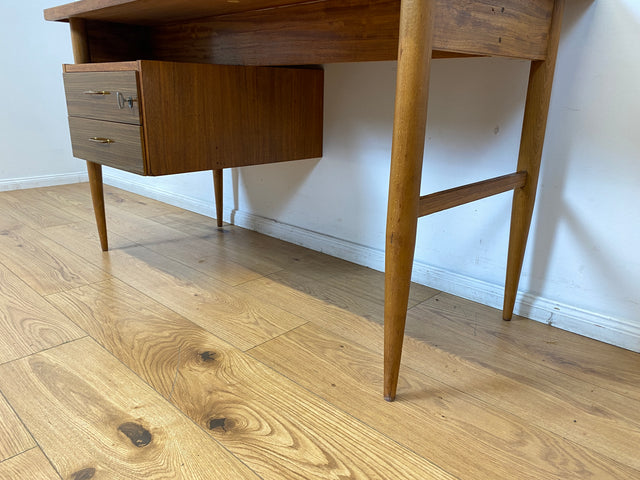 WMK I Versand 85€ I Stilvoller kleiner Mid-Century Schreibtisch , freistehend, mit Schubladen & Messinggriffen I Desk Arbeitstisch Bürotisch Sekretär DDR 60er 70er Vintage Berlin Regensburg Flensburg