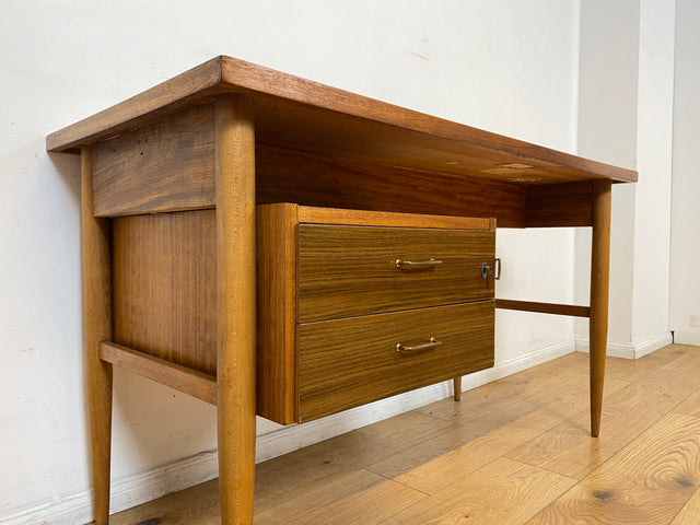WMK I Versand 85€ I Stilvoller kleiner Mid-Century Schreibtisch , freistehend, mit Schubladen & Messinggriffen I Desk Arbeitstisch Bürotisch Sekretär DDR 60er 70er Vintage Berlin Regensburg Flensburg