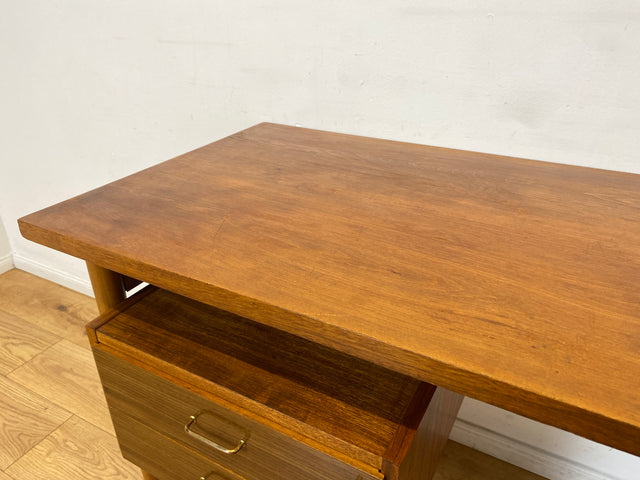 WMK I Versand 85€ I Stilvoller kleiner Mid-Century Schreibtisch , freistehend, mit Schubladen & Messinggriffen I Desk Arbeitstisch Bürotisch Sekretär DDR 60er 70er Vintage Berlin Regensburg Flensburg