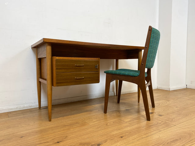 WMK I Versand 85€ I Stilvoller kleiner Mid-Century Schreibtisch , freistehend, mit Schubladen & Messinggriffen I Desk Arbeitstisch Bürotisch Sekretär DDR 60er 70er Vintage Berlin Regensburg Flensburg