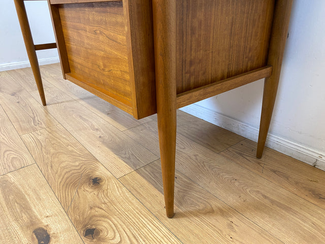 WMK I Versand 85€ I Stilvoller kleiner Mid-Century Schreibtisch , freistehend, mit Schubladen & Messinggriffen I Desk Arbeitstisch Bürotisch Sekretär DDR 60er 70er Vintage Berlin Regensburg Flensburg