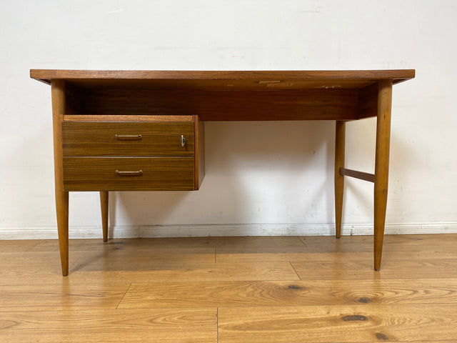 WMK I Versand 85€ I Stilvoller kleiner Mid-Century Schreibtisch , freistehend, mit Schubladen & Messinggriffen I Desk Arbeitstisch Bürotisch Sekretär DDR 60er 70er Vintage Berlin Regensburg Flensburg