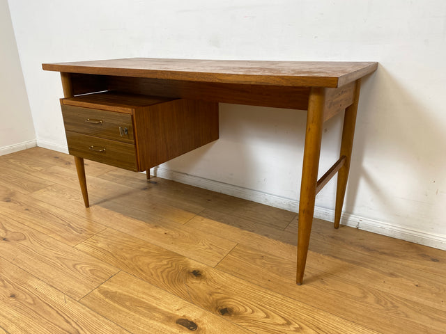 WMK I Versand 85€ I Stilvoller kleiner Mid-Century Schreibtisch , freistehend, mit Schubladen & Messinggriffen I Desk Arbeitstisch Bürotisch Sekretär DDR 60er 70er Vintage Berlin Regensburg Flensburg