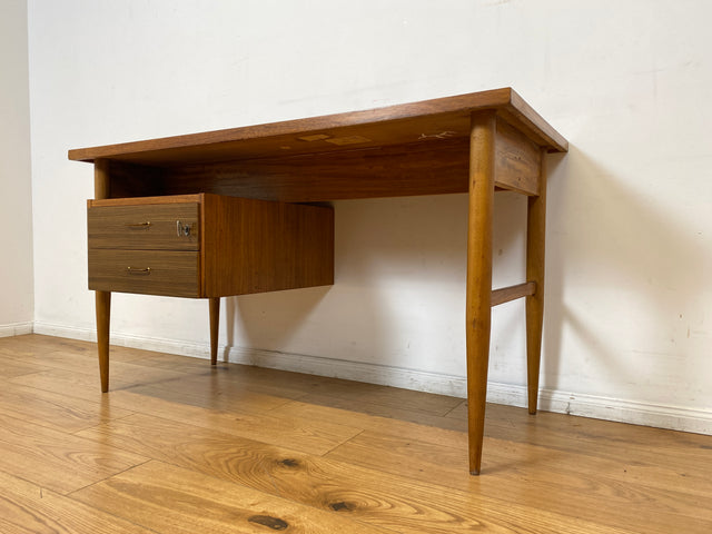 WMK I Versand 85€ I Stilvoller kleiner Mid-Century Schreibtisch , freistehend, mit Schubladen & Messinggriffen I Desk Arbeitstisch Bürotisch Sekretär DDR 60er 70er Vintage Berlin Regensburg Flensburg
