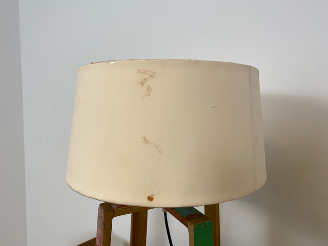 Boatwood by WMK # 1/3 Einzigartige Tischlampe mit Lampenfuß aus altem Bootsholz und weißem Lampenschirm, ein handgefertigtes Unikat in Originalfarben # Lampe Tischleuchte Schreibtischlampe Leselampe