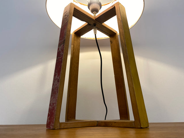 Boatwood by WMK # 1/3 Einzigartige Tischlampe mit Lampenfuß aus altem Bootsholz und weißem Lampenschirm, ein handgefertigtes Unikat in Originalfarben # Lampe Tischleuchte Schreibtischlampe Leselampe
