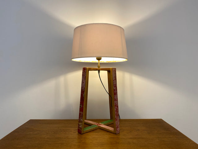 Boatwood by WMK # 1/3 Einzigartige Tischlampe mit Lampenfuß aus altem Bootsholz und weißem Lampenschirm, ein handgefertigtes Unikat in Originalfarben # Lampe Tischleuchte Schreibtischlampe Leselampe