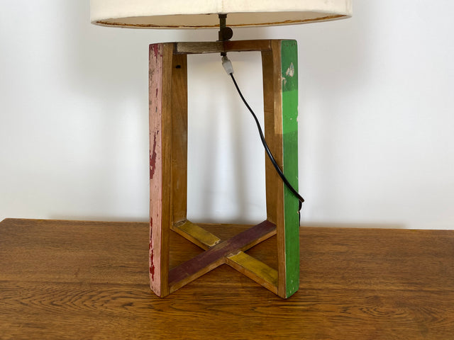Boatwood by WMK # 1/3 Einzigartige Tischlampe mit Lampenfuß aus altem Bootsholz und weißem Lampenschirm, ein handgefertigtes Unikat in Originalfarben # Lampe Tischleuchte Schreibtischlampe Leselampe