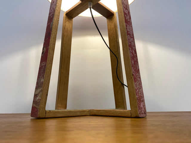 Boatwood by WMK # 1/3 Einzigartige Tischlampe mit Lampenfuß aus altem Bootsholz und weißem Lampenschirm, ein handgefertigtes Unikat in Originalfarben # Lampe Tischleuchte Schreibtischlampe Leselampe
