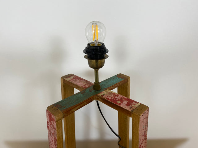 Boatwood by WMK # 1/3 Einzigartige Tischlampe mit Lampenfuß aus altem Bootsholz und weißem Lampenschirm, ein handgefertigtes Unikat in Originalfarben # Lampe Tischleuchte Schreibtischlampe Leselampe