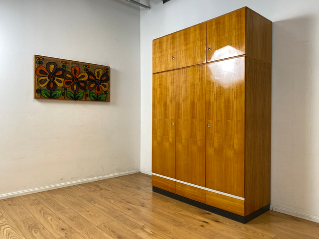 Schöner und geräumiger Vintage Kleiderschrank aus 1967 in Hochglanz Kirschholz mit Aufsatz und Schubladen I Schrank Schlafzimmerschrank Wäscheschrank 60er 70er Mid-Century