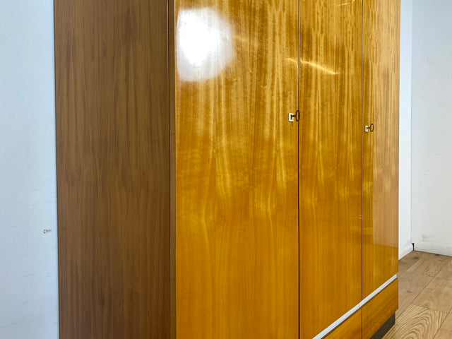 Schöner und geräumiger Vintage Kleiderschrank aus 1967 in Hochglanz Kirschholz mit Aufsatz und Schubladen I Schrank Schlafzimmerschrank Wäscheschrank 60er 70er Mid-Century