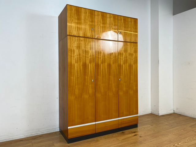 Schöner und geräumiger Vintage Kleiderschrank aus 1967 in Hochglanz Kirschholz mit Aufsatz und Schubladen I Schrank Schlafzimmerschrank Wäscheschrank 60er 70er Mid-Century
