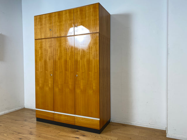 Schöner und geräumiger Vintage Kleiderschrank aus 1967 in Hochglanz Kirschholz mit Aufsatz und Schubladen I Schrank Schlafzimmerschrank Wäscheschrank 60er 70er Mid-Century
