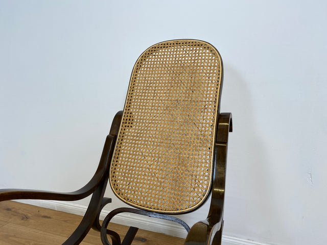 WMK # Kultiger und sehr gut erhaltener Vintage Schaukelstuhl im Stil von Thonet mit Bugholz Rahmen und Wiener Geflecht # Schaukelfauteuil Sessel Lesesessel Relaxsessel Rocking Chair Korbgeflecht Retro