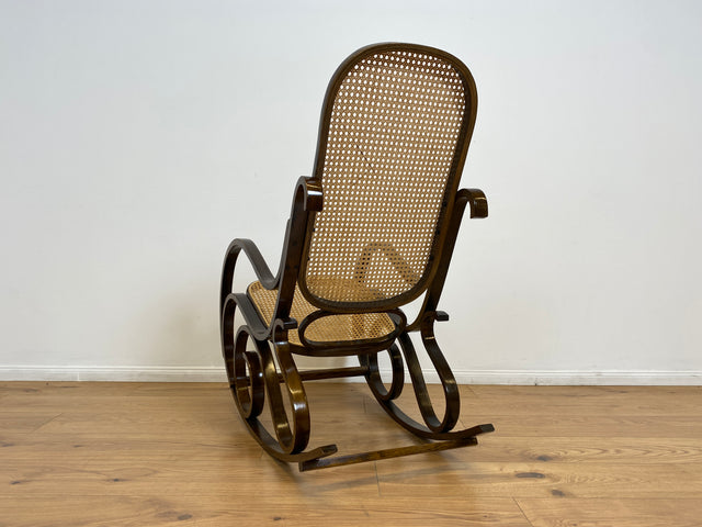 WMK # Kultiger und sehr gut erhaltener Vintage Schaukelstuhl im Stil von Thonet mit Bugholz Rahmen und Wiener Geflecht # Schaukelfauteuil Sessel Lesesessel Relaxsessel Rocking Chair Korbgeflecht Retro