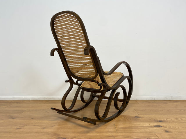 WMK # Kultiger und sehr gut erhaltener Vintage Schaukelstuhl im Stil von Thonet mit Bugholz Rahmen und Wiener Geflecht # Schaukelfauteuil Sessel Lesesessel Relaxsessel Rocking Chair Korbgeflecht Retro