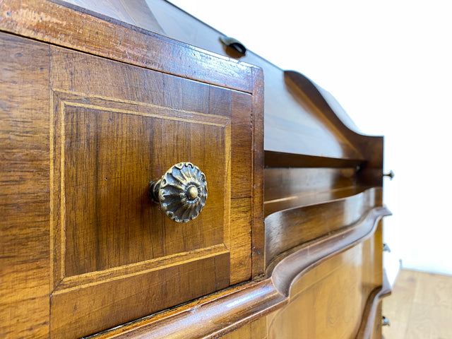 WMK # Sehr schöner und gut erhaltener kleiner Vintage Sekretär im antiken Stil mit Intarsien & Messinggriffen # Schreibschrank Schreibtisch Desk Kommode Schubladenkommode Stilmöbel Berlin Dresden Jena