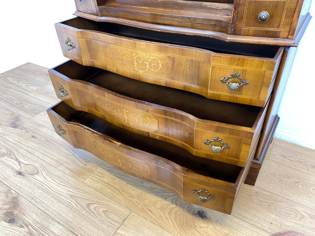 WMK # Sehr schöner und gut erhaltener kleiner Vintage Sekretär im antiken Stil mit Intarsien & Messinggriffen # Schreibschrank Schreibtisch Desk Kommode Schubladenkommode Stilmöbel Berlin Dresden Jena