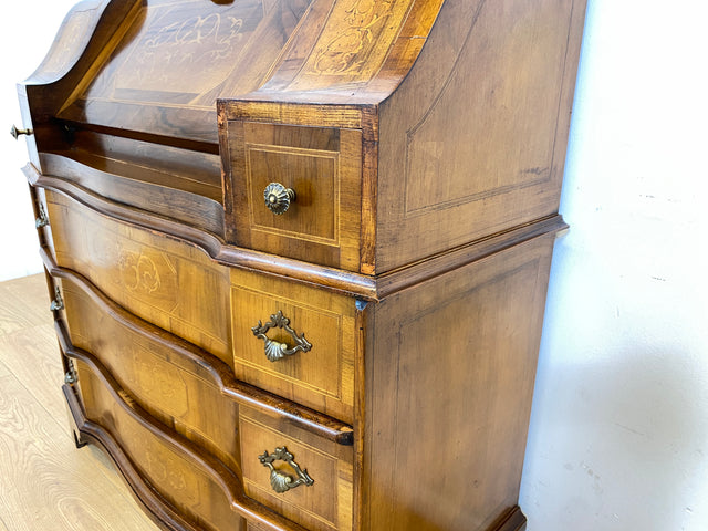 WMK # Sehr schöner und gut erhaltener kleiner Vintage Sekretär im antiken Stil mit Intarsien & Messinggriffen # Schreibschrank Schreibtisch Desk Kommode Schubladenkommode Stilmöbel Berlin Dresden Jena