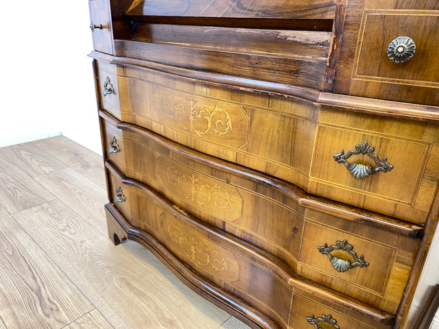 WMK # Sehr schöner und gut erhaltener kleiner Vintage Sekretär im antiken Stil mit Intarsien & Messinggriffen # Schreibschrank Schreibtisch Desk Kommode Schubladenkommode Stilmöbel Berlin Dresden Jena