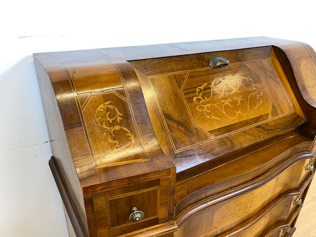 WMK # Sehr schöner und gut erhaltener kleiner Vintage Sekretär im antiken Stil mit Intarsien & Messinggriffen # Schreibschrank Schreibtisch Desk Kommode Schubladenkommode Stilmöbel Berlin Dresden Jena