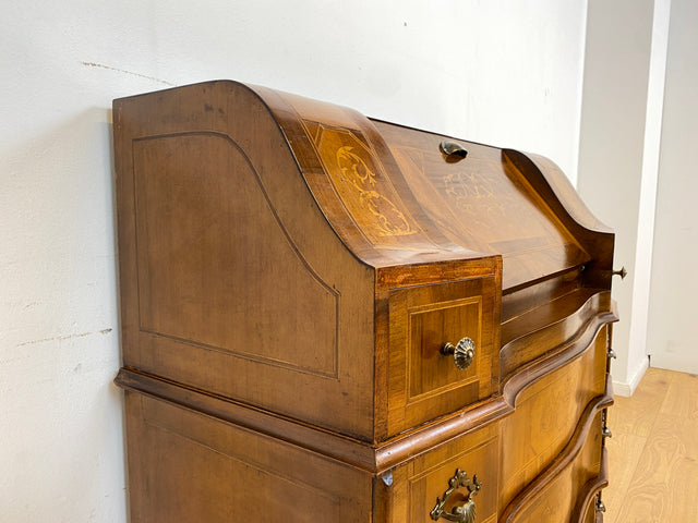 WMK # Sehr schöner und gut erhaltener kleiner Vintage Sekretär im antiken Stil mit Intarsien & Messinggriffen # Schreibschrank Schreibtisch Desk Kommode Schubladenkommode Stilmöbel Berlin Dresden Jena