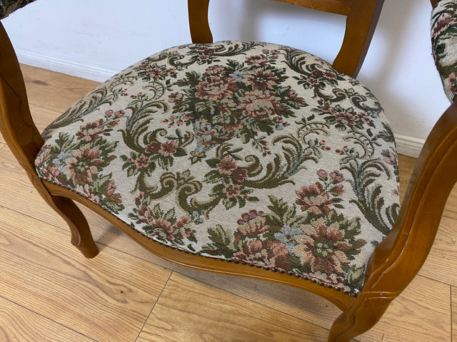 WMK I Eleganter und gut erhaltener Vintage Sessel im antiken Stil mit floralem Originalbezug