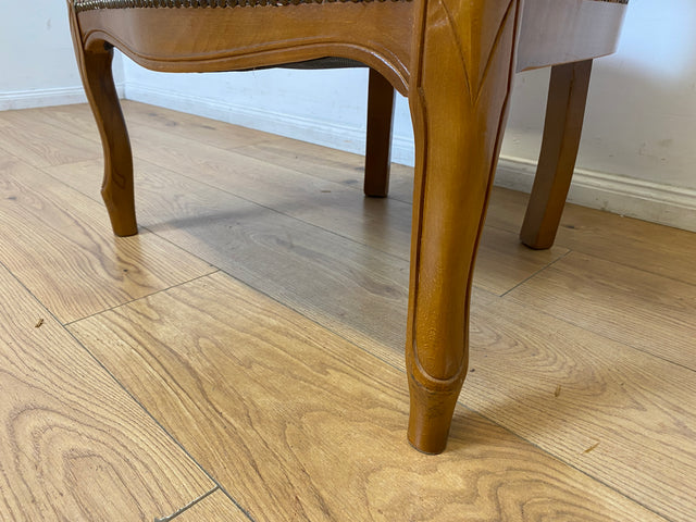 WMK I Eleganter und gut erhaltener Vintage Sessel im antiken Stil mit floralem Originalbezug