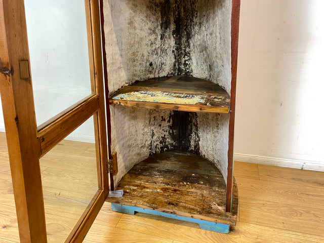 Boatwood by WMK I Einzigartige Vitrine handgefertigt aus altem Fischerboot I Glasvitrine Büchervitrine Bücherschrank Regal Geschirrschrank Küchenschrank Eckschrank Eckvitrine Einbaum Bootsmöbel Boot