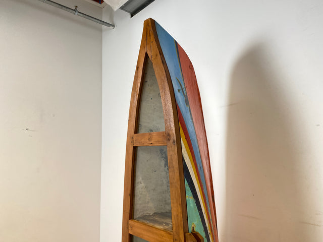 Boatwood by WMK I Einzigartige Vitrine handgefertigt aus altem Fischerboot I Glasvitrine Büchervitrine Bücherschrank Regal Geschirrschrank Küchenschrank Eckschrank Eckvitrine Einbaum Bootsmöbel Boot