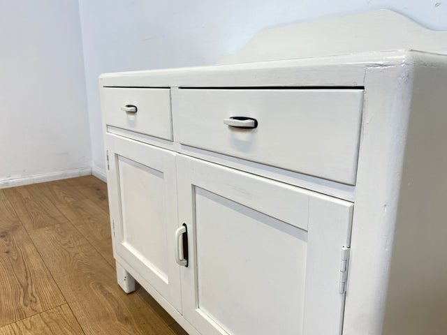 WMK I Formschöne weiße 1930er Jahre Art Deco Kommode aus vollem Holz mit Schubladen & hübschen Originalgriffen I Schrank Anrichte Sideboard Wickelkommode Wäschekommode Jugendstil Antik Vintage Berlin