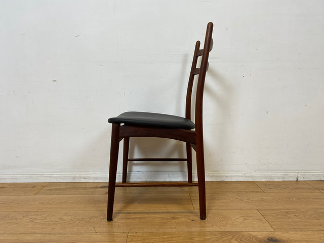 │ Set aus 4 Mid-Century Designerstühlen │ Georg Leowald für Wilkhahn │ 60er Jahre, Teakholz & Kunstleder │ Stühle Esszimmerstühle Küchenstühle Holzstühle Lederstühle 4er Danish Design Vintage │