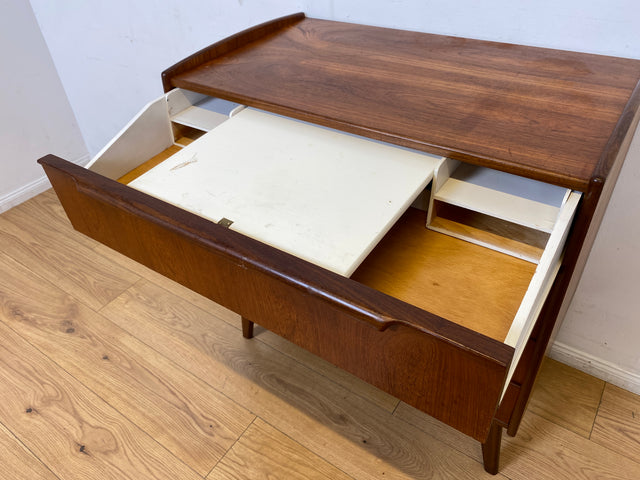 Das Highlight I Rare skandinavische Mid-Century Schminkkommode in Teakholz mit Schubladen & Spiegel I Kommode Sideboard Schminktisch Wäschekommode Frisierkommode Danish Design Vintage I