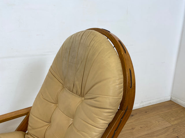 Eleganter & äußerst gemütlicher norwegischer Designer Drehsessel von Rybo Rykken mit beigem Echtleder Bezug