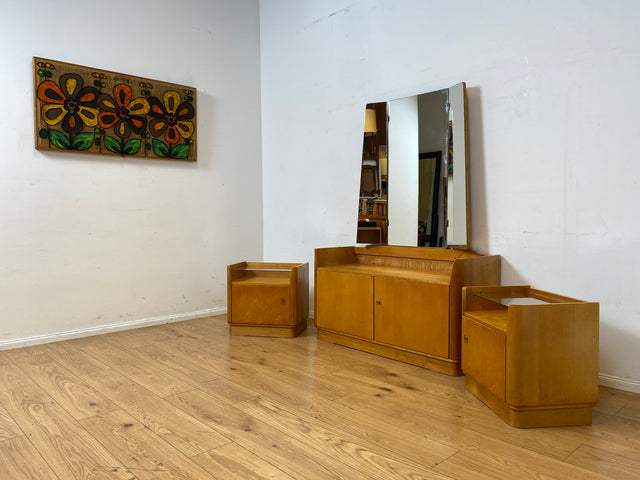 Formschöne helle Mid-Century Spiegelkommode mit großem Spiegel I Frisierkommode Schminkkommode Schminktisch Wäschekommode Sideboard Kommode Wäschekommode Vintage 50er 60er I