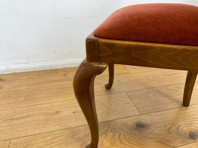 Set aus 4 wunderschönen 50er Jahre Chippendale Esszimmerstühlen mit Wiener Geflecht & bordeaux rotem Bezug I 4er Stühle Holzstühle Küchenstühle Mid-Century Vintage Barock I