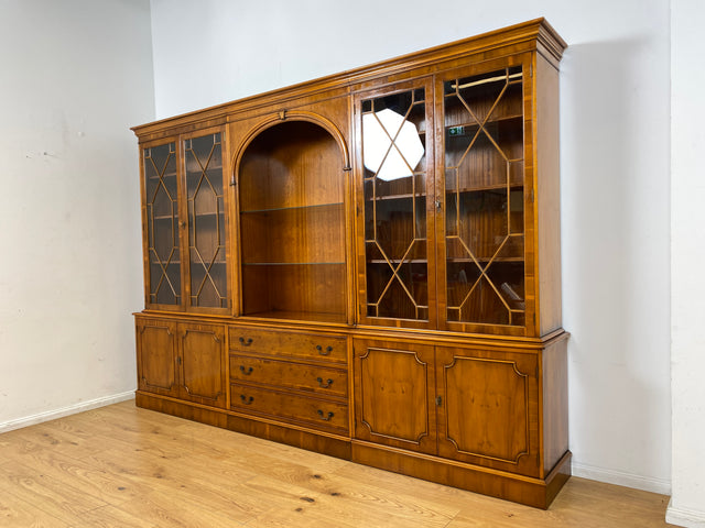 WMK I Imposanter & hochwertiger 1980er Wohnzimmerschrank im englischen Regency Stil mit Vitrine