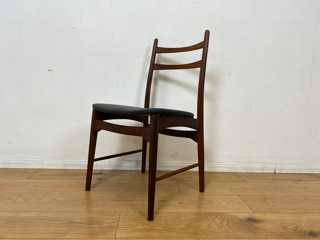 │ Set aus 4 Mid-Century Designerstühlen │ Georg Leowald für Wilkhahn │ 60er Jahre, Teakholz & Kunstleder │ Stühle Esszimmerstühle Küchenstühle Holzstühle Lederstühle 4er Danish Design Vintage │