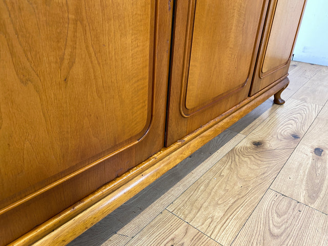 Besonders schöner 60er Jahre Chippendale Kleiderschrank aus vollem Holz mit Schubladen I Schrank Schlafzimmerschrank Wäscheschrank Wardrobe Vintage Mid-Century Barock I