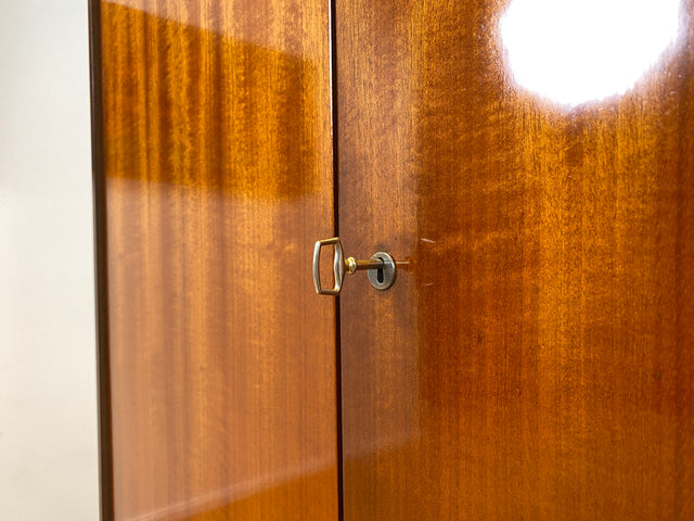 WMK I Perfekt aufgeteilter Mid-Century Kleiderschrank mit Schubladen & Kleiderstange I Schrank Wäscheschrank Schlafzimmerschrank Dielenschrank Garderobe Wardrobe 50er 60er Vintage Berlin Hamburg Köln