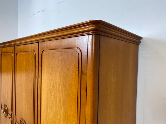 Besonders schöner 60er Jahre Chippendale Kleiderschrank aus vollem Holz mit Schubladen I Schrank Schlafzimmerschrank Wäscheschrank Wardrobe Vintage Mid-Century Barock I