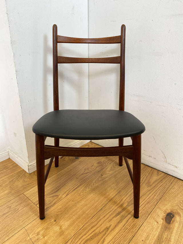 │ Set aus 4 Mid-Century Designerstühlen │ Georg Leowald für Wilkhahn │ 60er Jahre, Teakholz & Kunstleder │ Stühle Esszimmerstühle Küchenstühle Holzstühle Lederstühle 4er Danish Design Vintage │