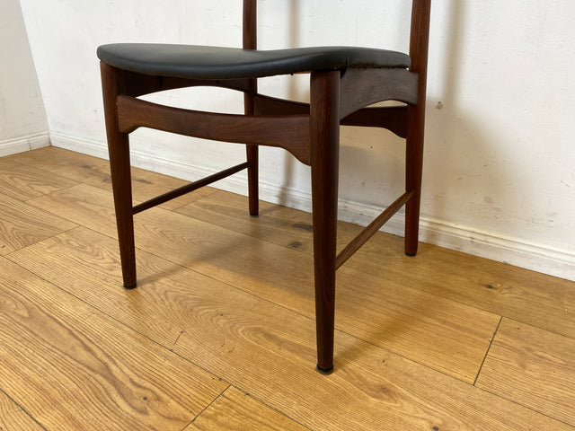 │ Set aus 4 Mid-Century Designerstühlen │ Georg Leowald für Wilkhahn │ 60er Jahre, Teakholz & Kunstleder │ Stühle Esszimmerstühle Küchenstühle Holzstühle Lederstühle 4er Danish Design Vintage │
