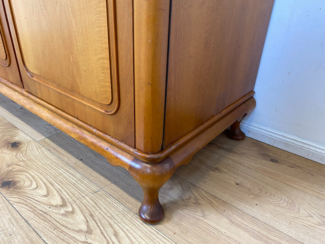 Besonders schöner 60er Jahre Chippendale Kleiderschrank aus vollem Holz mit Schubladen I Schrank Schlafzimmerschrank Wäscheschrank Wardrobe Vintage Mid-Century Barock I