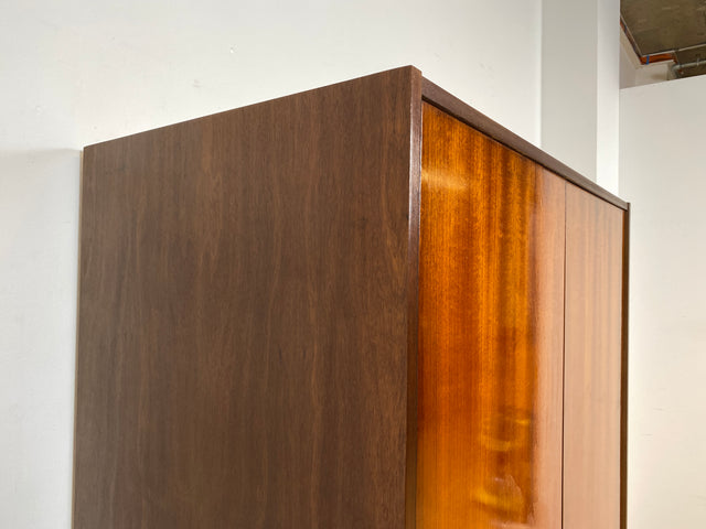 WMK I Perfekt aufgeteilter Mid-Century Kleiderschrank mit Schubladen & Kleiderstange I Schrank Wäscheschrank Schlafzimmerschrank Dielenschrank Garderobe Wardrobe 50er 60er Vintage Berlin Hamburg Köln