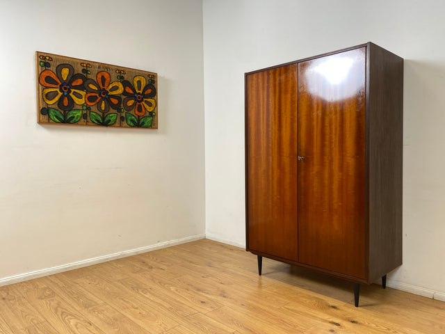 WMK I Perfekt aufgeteilter Mid-Century Kleiderschrank mit Schubladen & Kleiderstange I Schrank Wäscheschrank Schlafzimmerschrank Dielenschrank Garderobe Wardrobe 50er 60er Vintage Berlin Hamburg Köln
