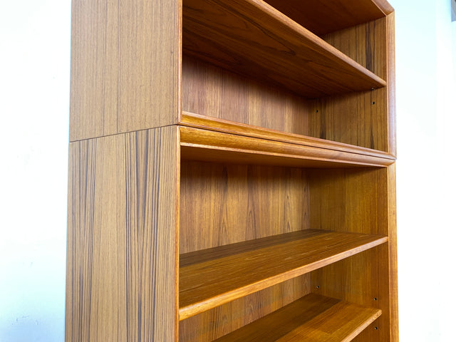 Schöner hoher modularer Vintage Bücherschrank von Strobeck in skandinavischem Stil I Teakholz I Regal Bücherregal Holzregal Kommode Danish Design Mid-Century Vintage Teak 70er I