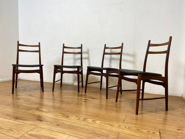 │ Set aus 4 Mid-Century Designerstühlen │ Georg Leowald für Wilkhahn │ 60er Jahre, Teakholz & Kunstleder │ Stühle Esszimmerstühle Küchenstühle Holzstühle Lederstühle 4er Danish Design Vintage │